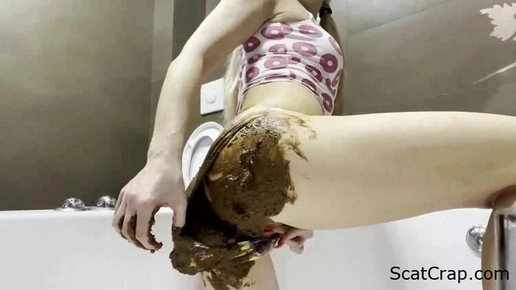 Dung Decathlon: A Girls Ten Events Of Pooping - Thefartbabes